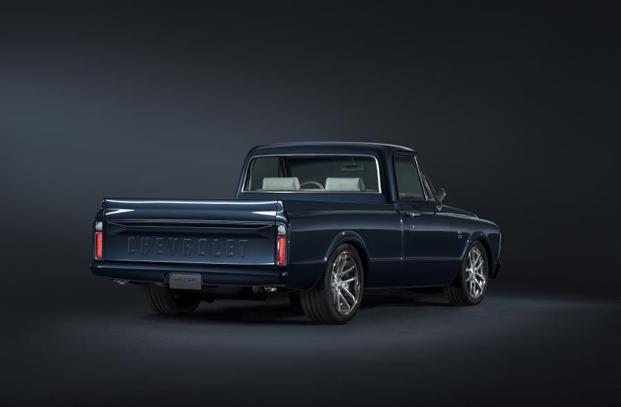  Chevrolet C10 Centennial SEMA Truck 2017 года  (фото 2 из 5)